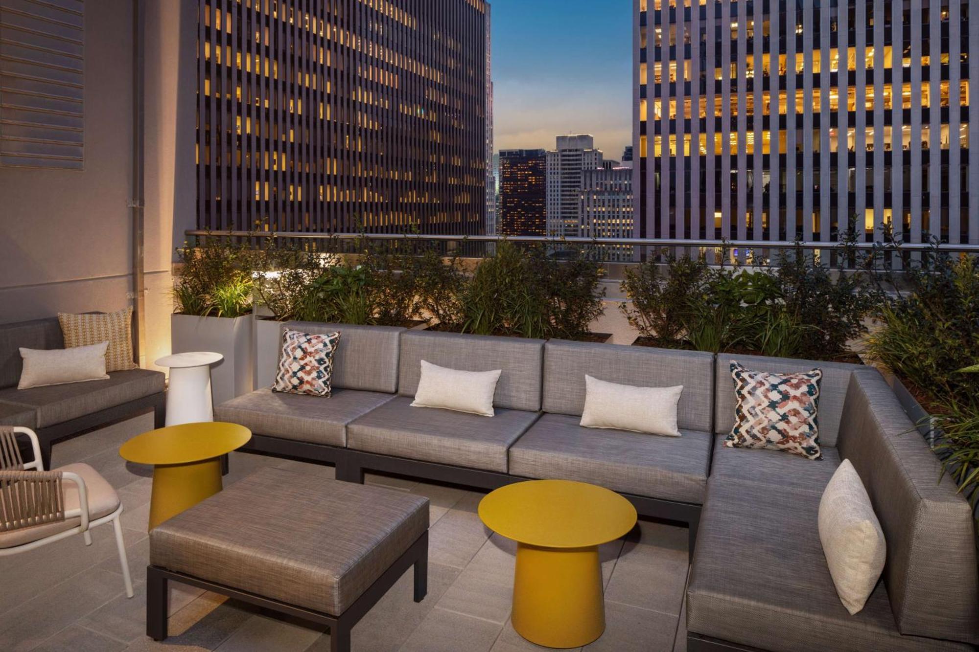 Hampton Inn By Hilton New York Times Square Exterior photo